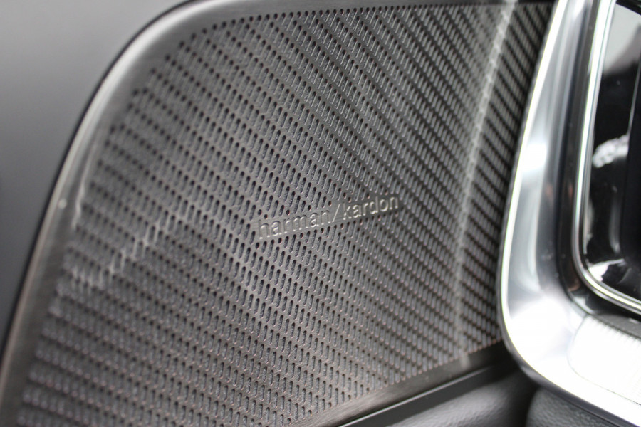 Volvo V60 2.0 T6 Plug-in hybrid AWD Plus Dark | Panoramadak | Trekhaak | H/K | 360 Camera