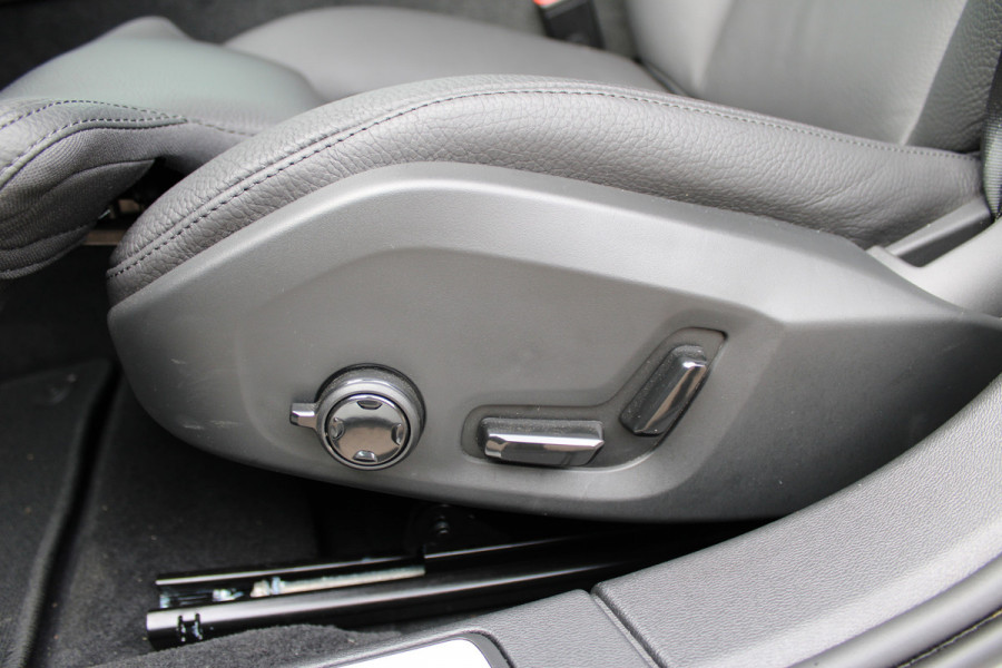 Volvo V60 2.0 T6 Plug-in hybrid AWD Plus Dark | Panoramadak | Trekhaak | H/K | 360 Camera