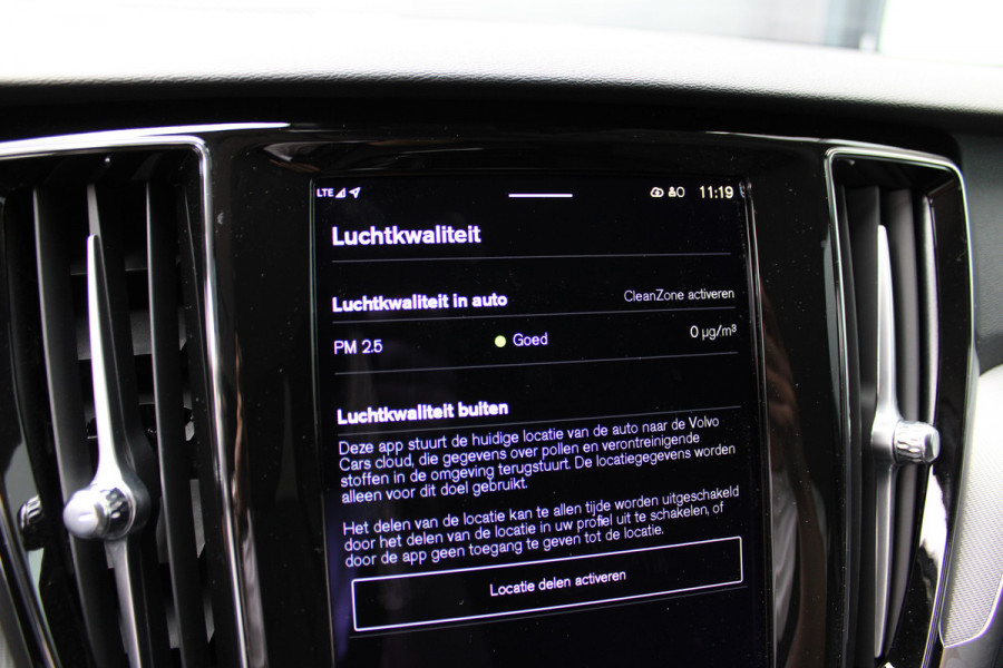 Volvo V60 2.0 T6 Plug-in hybrid AWD Plus Dark | Panoramadak | Trekhaak | H/K | 360 Camera