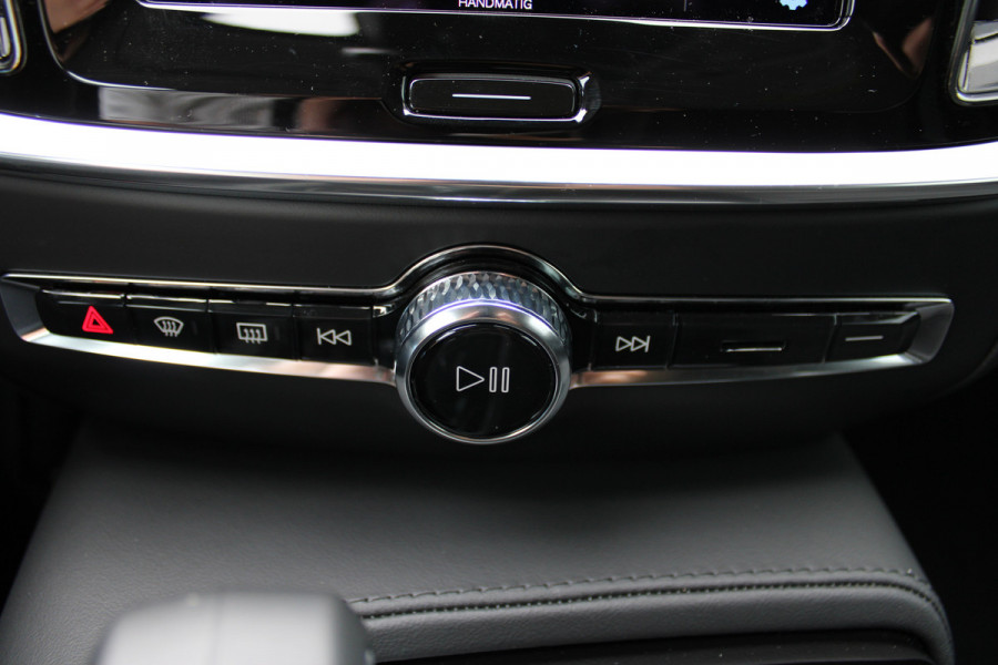 Volvo V60 2.0 T6 Plug-in hybrid AWD Plus Dark | Panoramadak | Trekhaak | H/K | 360 Camera