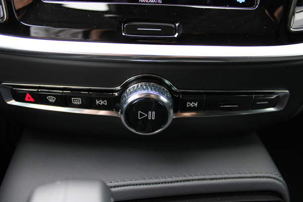 Volvo V60 2.0 T6 Plug-in hybrid AWD Plus Dark | Panoramadak | Trekhaak | H/K | 360 Camera