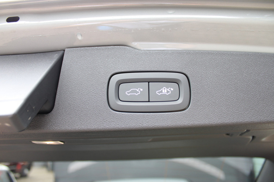 Volvo V60 2.0 T6 Plug-in hybrid AWD Plus Dark | Panoramadak | Trekhaak | H/K | 360 Camera