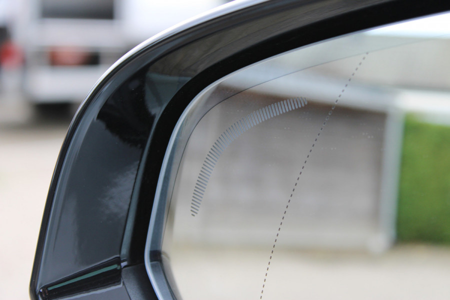 Volvo V60 2.0 T6 Plug-in hybrid AWD Plus Dark | Panoramadak | Trekhaak | H/K | 360 Camera