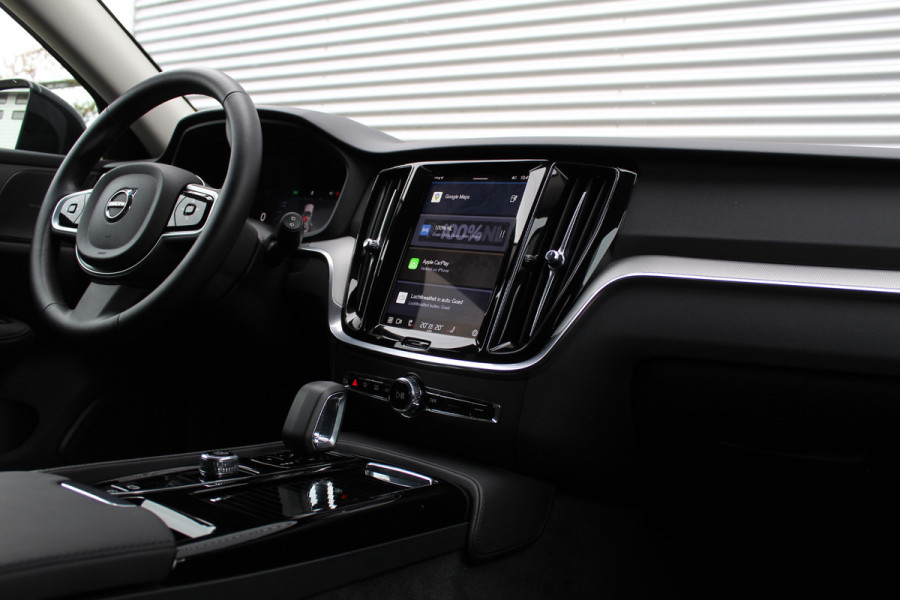 Volvo V60 2.0 T6 Plug-in hybrid AWD Plus Dark | Pilot Assist | 19" | Trekhaak | 360 Camera | H&K