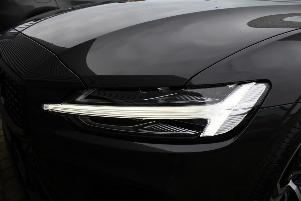 Volvo V60 2.0 T6 Plug-in hybrid AWD Plus Dark | Pilot Assist | 19" | Trekhaak | 360 Camera | H&K