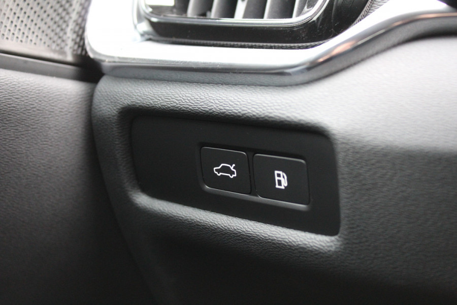 Volvo V60 2.0 T6 Plug-in hybrid AWD Plus Dark | Pilot Assist | 19" | Trekhaak | 360 Camera | H&K