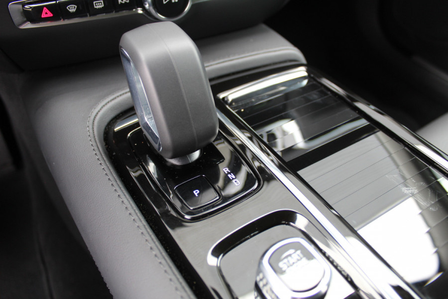 Volvo V60 2.0 T6 Plug-in hybrid AWD Plus Dark | Pilot Assist | 19" | Trekhaak | 360 Camera | H&K