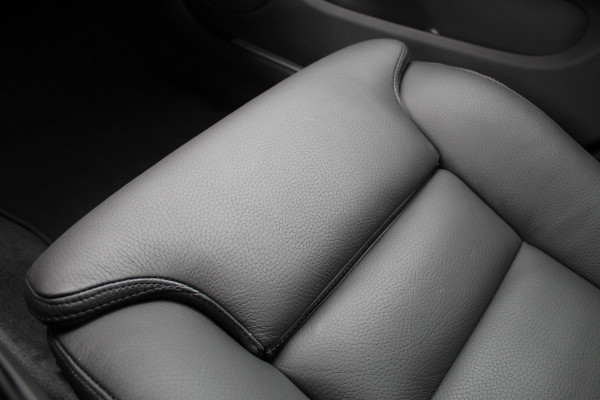 Volvo V60 2.0 T6 Plug-in hybrid AWD Plus Dark | Pilot Assist | 19" | Trekhaak | 360 Camera | H&K