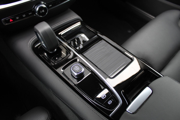 Volvo V60 2.0 T6 Plug-in hybrid AWD Plus Dark | Pilot Assist | 19" | Trekhaak | 360 Camera | H&K