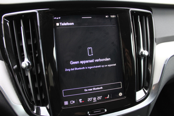 Volvo V60 2.0 T6 Plug-in hybrid AWD Plus Dark | Pilot Assist | 19" | Trekhaak | 360 Camera | H&K