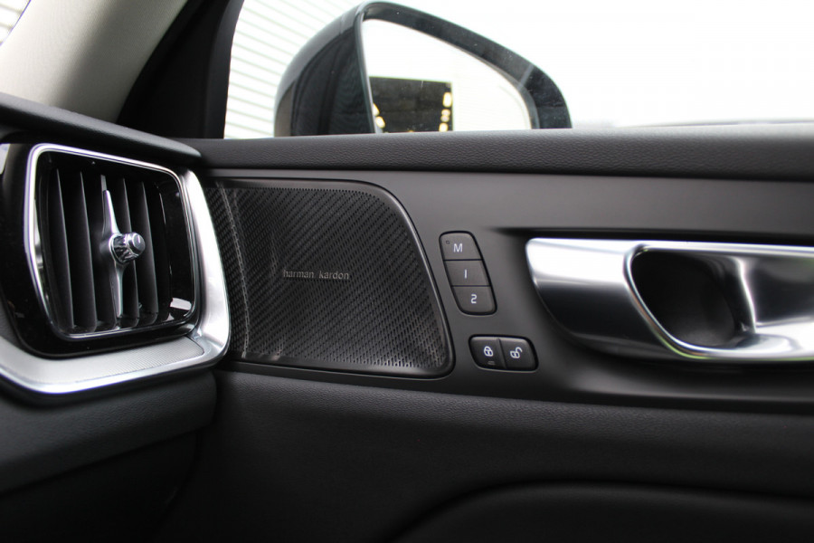 Volvo V60 2.0 T6 Plug-in hybrid AWD Plus Dark | Pilot Assist | 19" | Trekhaak | 360 Camera | H&K