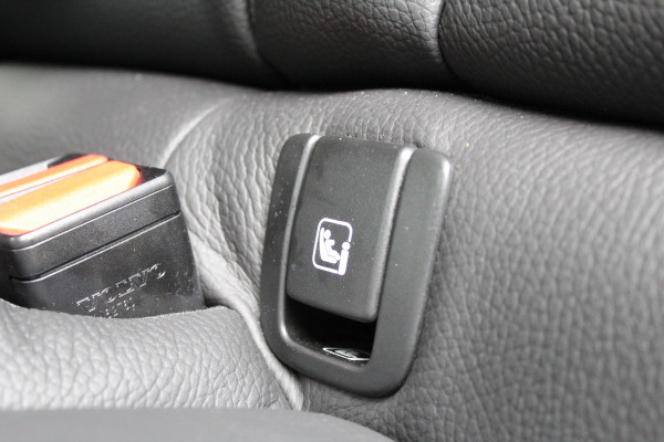 Volvo V60 2.0 T6 Plug-in hybrid AWD Plus Dark | Pilot Assist | 19" | Trekhaak | 360 Camera | H&K