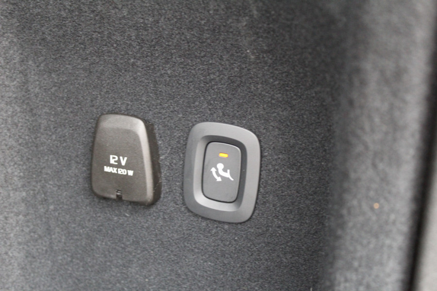 Volvo V60 2.0 T6 Plug-in hybrid AWD Plus Dark | Pilot Assist | 19" | Trekhaak | 360 Camera | H&K