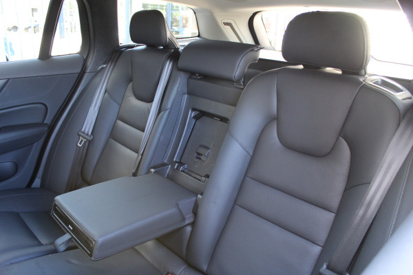 Volvo V60 2.0 T6 Plug-in hybrid AWD Plus Dark | Harman Kardon | 360 Camera | BLIS | 19" | Winterpack