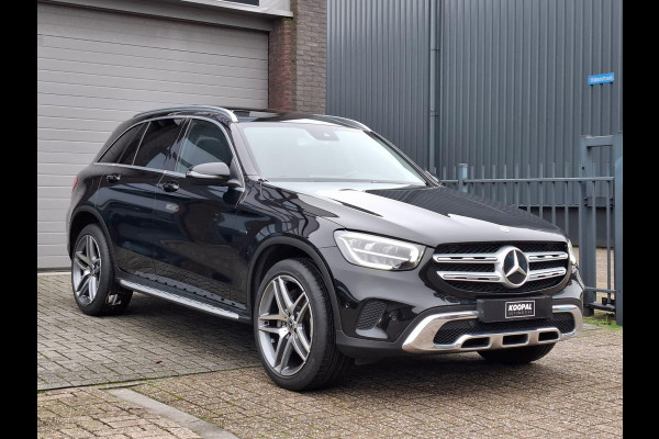Mercedes-Benz GLC 300e 4MATIC Premium | Panoramdak | Trekhaak | Dealer Onderhouden