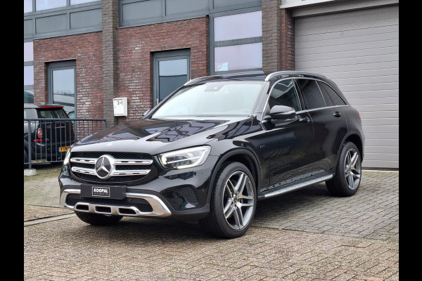 Mercedes-Benz GLC 300e 4MATIC Premium | Panoramdak | Trekhaak | Dealer Onderhouden