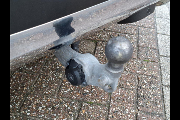 Mercedes-Benz GLC 300e 4MATIC Premium | Panoramdak | Trekhaak | Dealer Onderhouden