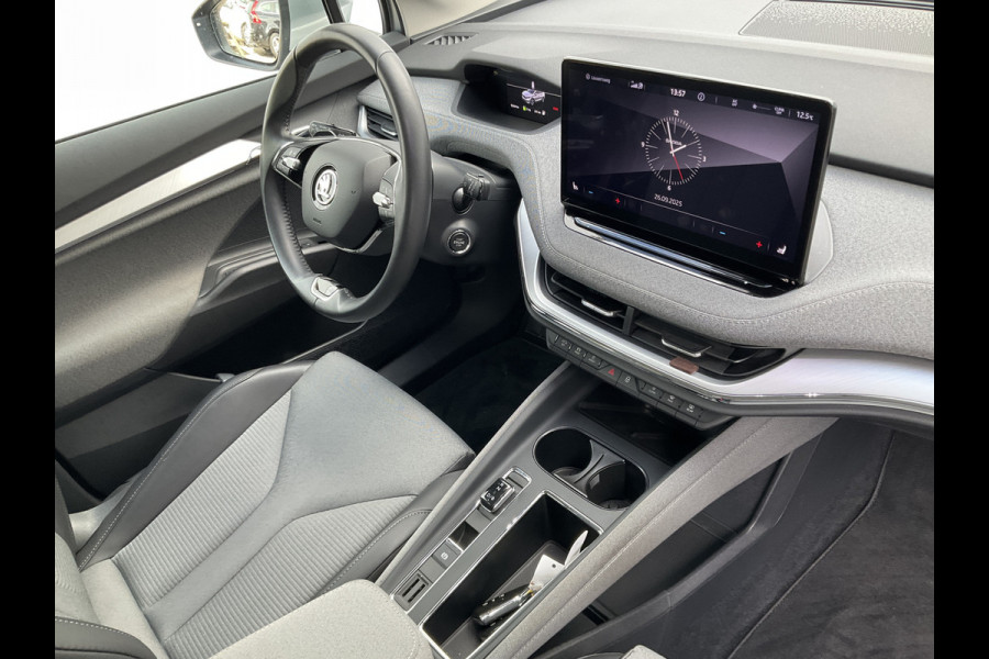 Škoda ENYAQ iV 80 Trekhaak Stoel/Stuurverw Carplay Warmtepomp Trekhaak 100% Elektrisch NL-Auto!