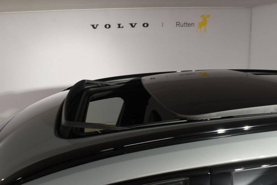 Volvo XC60 T6 350PK Plug-in Hybrid AWD Plus Black Edition / 360 Camera / Panorama Dak / Lederen Bekleding / Elektrische Stoelen / Stuur & Stoelverwarming /