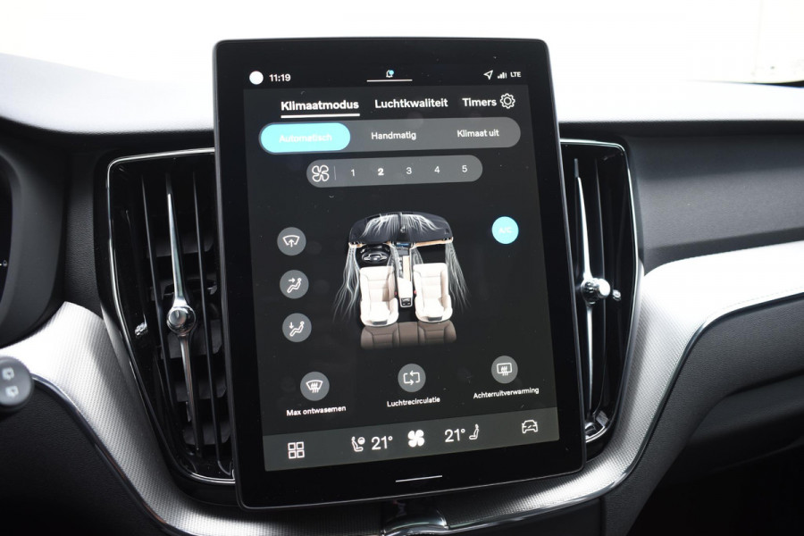 Volvo XC60 T6 350PK Plug-in Hybrid AWD Plus Black Edition / 360 Camera / Panorama Dak / Lederen Bekleding / Elektrische Stoelen / Stuur & Stoelverwarming /