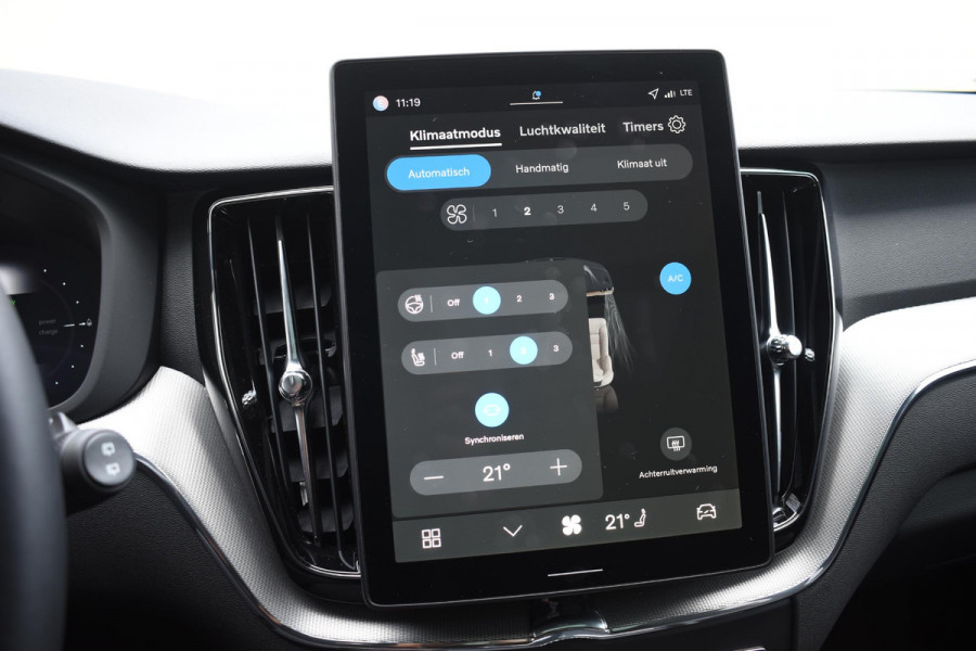 Volvo XC60 T6 350PK Plug-in Hybrid AWD Plus Black Edition / 360 Camera / Panorama Dak / Lederen Bekleding / Elektrische Stoelen / Stuur & Stoelverwarming /