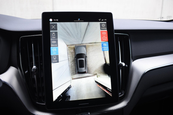 Volvo XC60 T6 350PK Plug-in Hybrid AWD Plus Black Edition / 360 Camera / Panorama Dak / Lederen Bekleding / Elektrische Stoelen / Stuur & Stoelverwarming /