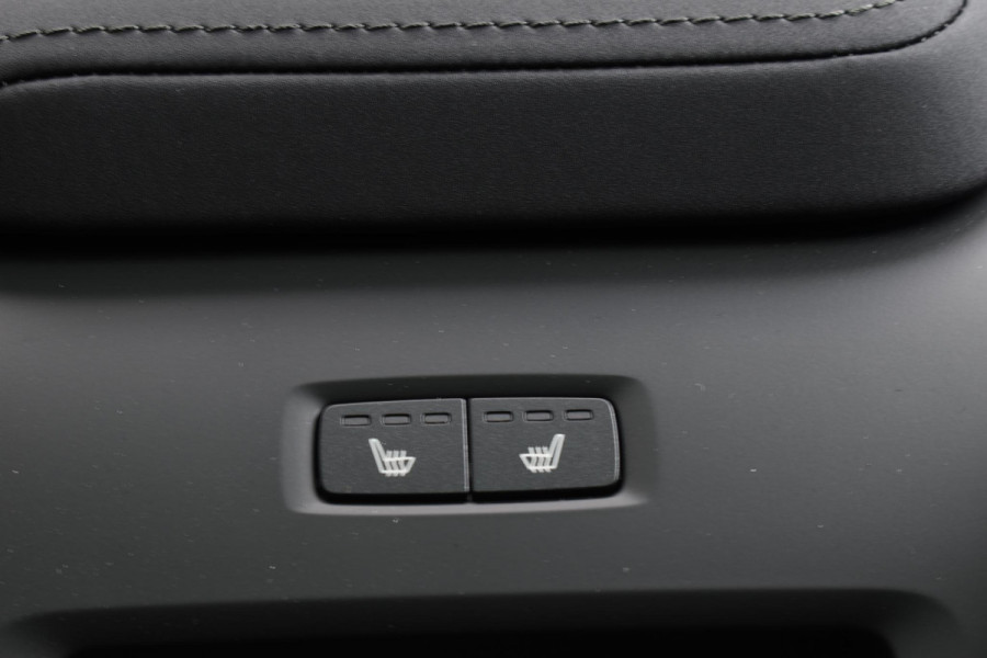 Volvo XC60 T6 350PK Plug-in Hybrid AWD Plus Black Edition / 360 Camera / Panorama Dak / Lederen Bekleding / Elektrische Stoelen / Stuur & Stoelverwarming /