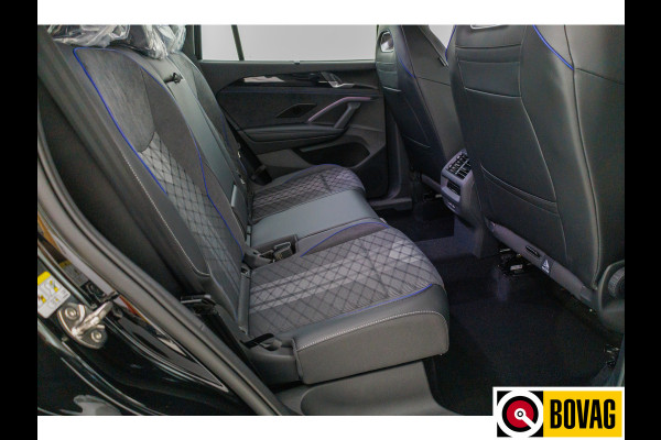 Volkswagen Tayron 1.5 eHybrid R-Line Edition 272 PK automaat | Elec. trekhaak | Panodak | Elec. achterklep | 360 graden Camera, Adaptieve Cruise, Travelassistant, IQ light, Fabrieksgarantie