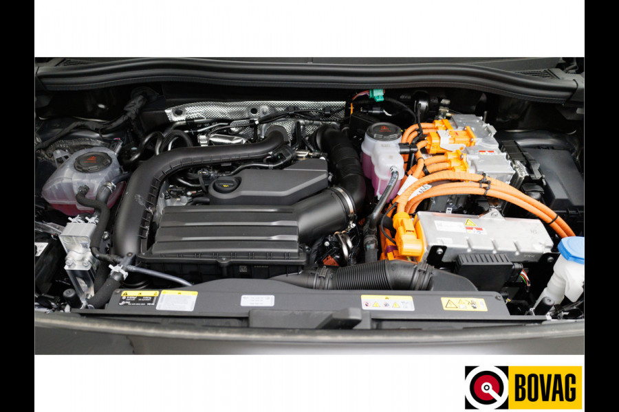 Volkswagen Tayron 1.5 eHybrid R-Line Edition 272 PK automaat | Elec. trekhaak | Panodak | Elec. achterklep | 360 graden Camera, Adaptieve Cruise, Travelassistant, IQ light, Fabrieksgarantie