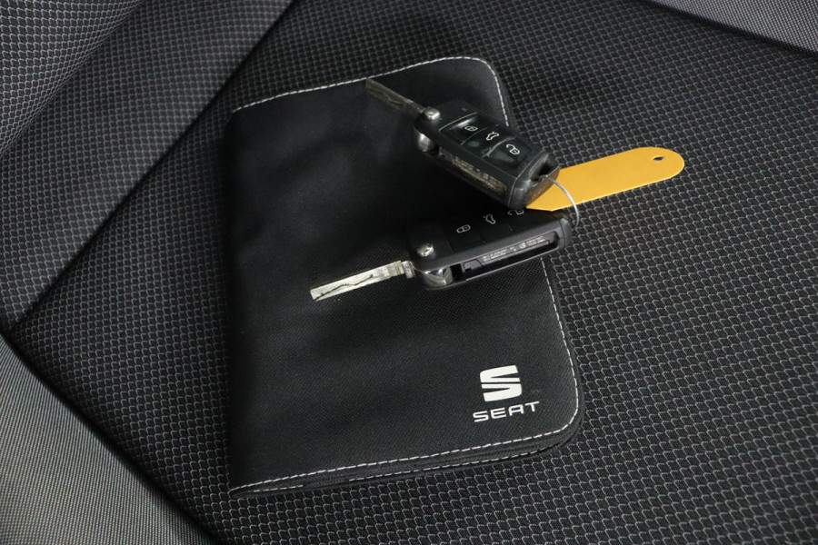 Seat Ibiza 1.0 TSI Style Business Intense|Camera|PDC|Navigatie