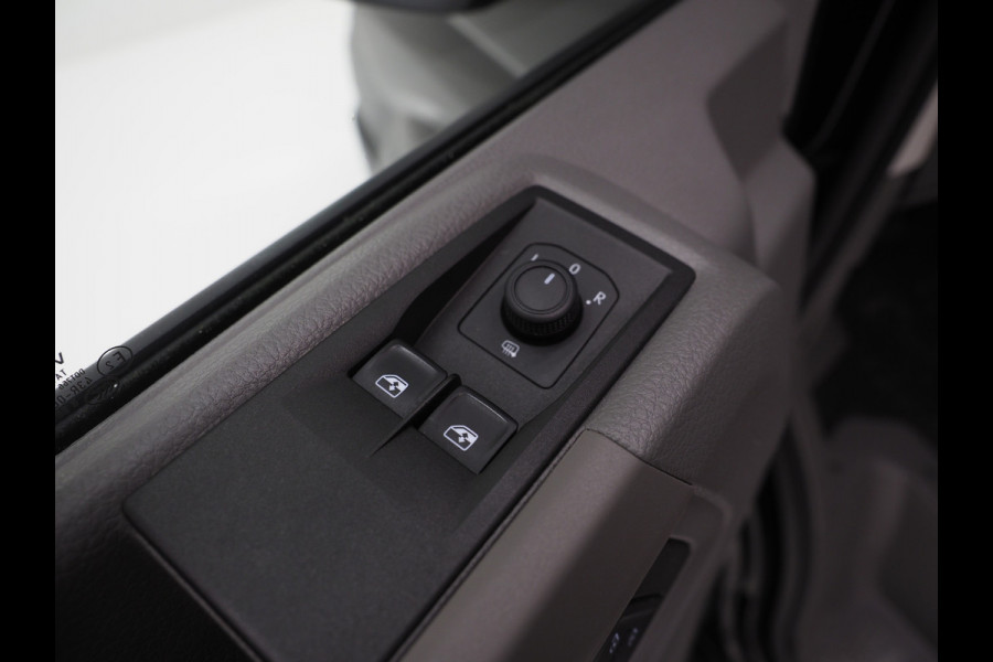 Volkswagen Crafter 35 2.0 TDI L4H3 | Beklede Laadruimte | LED | Sidesteps | Carplay | Camera | Trekhaak