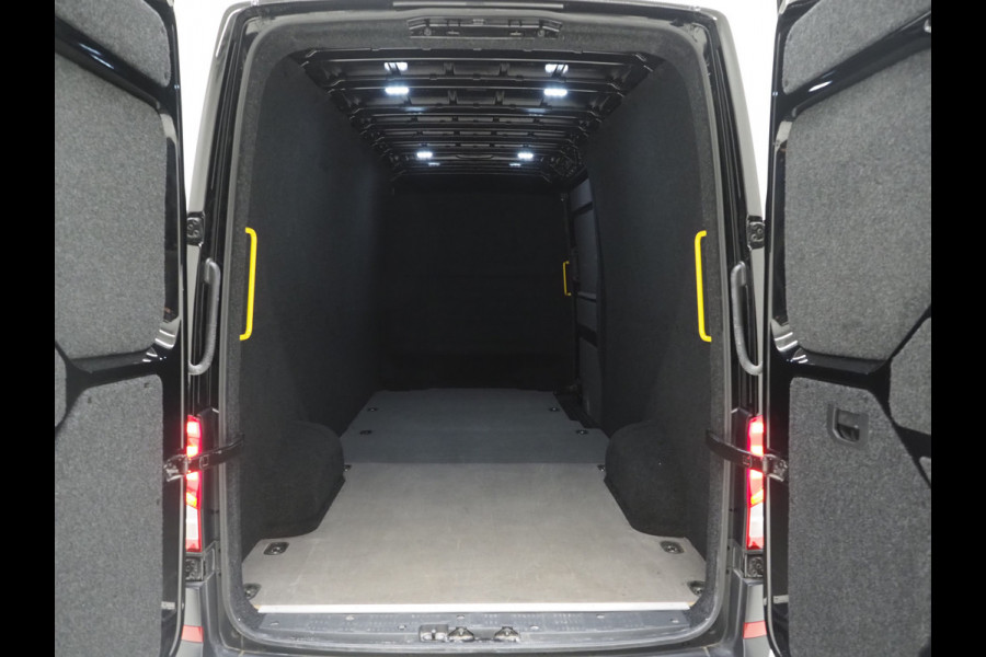 Volkswagen Crafter 35 2.0 TDI L4H3 | Beklede Laadruimte | LED | Sidesteps | Carplay | Camera | Trekhaak