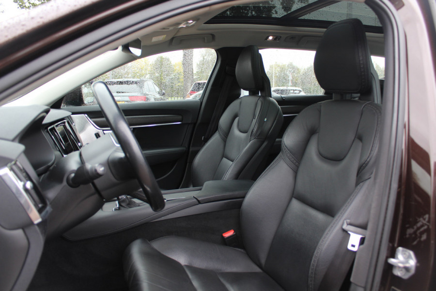 Volvo V90 Cross Country 2.0 D5 Pro / Trekhaak / Panoramadak / Camera / Head-up / Bowers en Wilkens / Luchtvering / 20'' / Keyless / Standverwarming / Stuurverwarming  / Dodehoek / Stoelverwarming / ACC