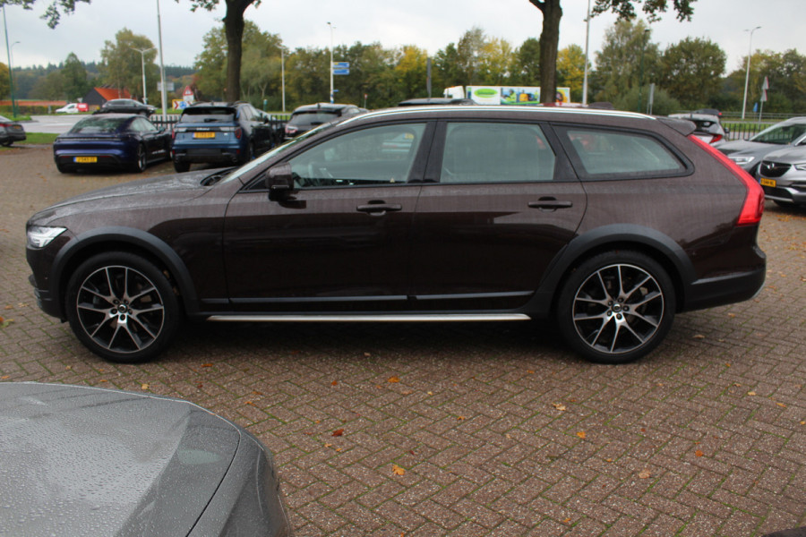 Volvo V90 Cross Country 2.0 D5 Pro / Trekhaak / Panoramadak / Camera / Head-up / Bowers en Wilkens / Luchtvering / 20'' / Keyless / Standverwarming / Stuurverwarming  / Dodehoek / Stoelverwarming / ACC
