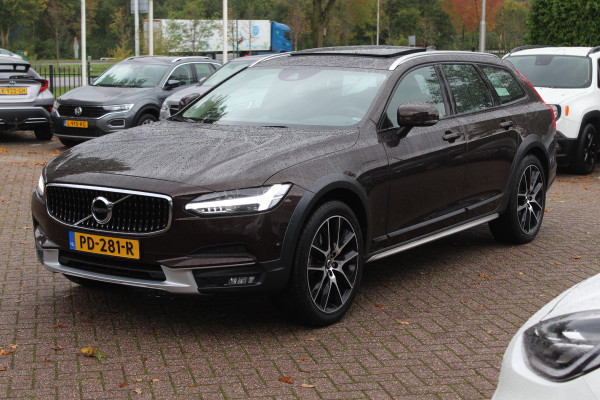 Volvo V90 Cross Country 2.0 D5 Pro / Trekhaak / Panoramadak / Camera / Head-up / Bowers en Wilkens / Luchtvering / 20'' / Keyless / Standverwarming / Stuurverwarming  / Dodehoek / Stoelverwarming / ACC