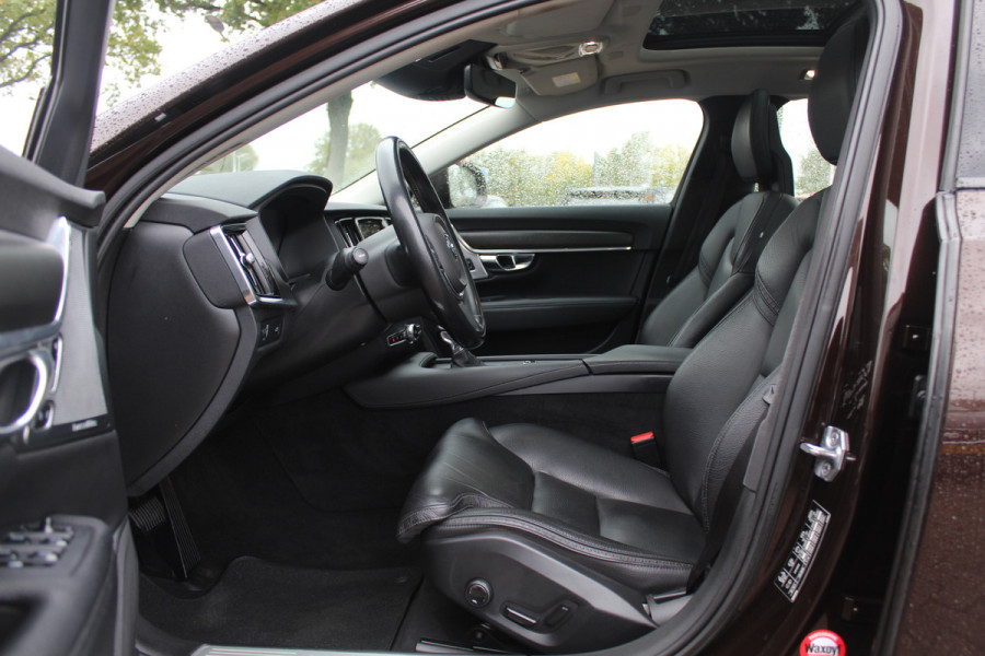 Volvo V90 Cross Country 2.0 D5 Pro / Trekhaak / Panoramadak / Camera / Head-up / Bowers en Wilkens / Luchtvering / 20'' / Keyless / Standverwarming / Stuurverwarming  / Dodehoek / Stoelverwarming / ACC