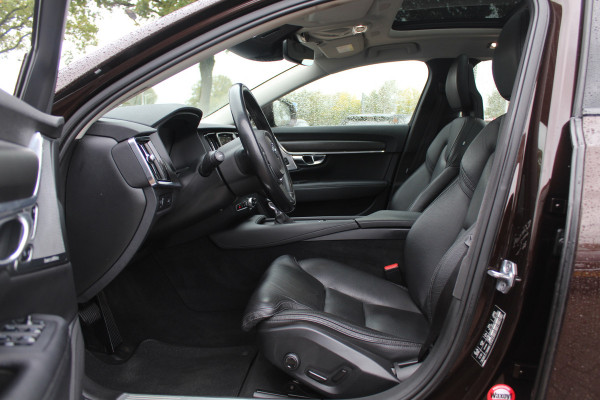 Volvo V90 Cross Country 2.0 D5 Pro / Trekhaak / Panoramadak / Camera / Head-up / Bowers en Wilkens / Luchtvering / 20'' / Keyless / Standverwarming / Stuurverwarming  / Dodehoek / Stoelverwarming / ACC