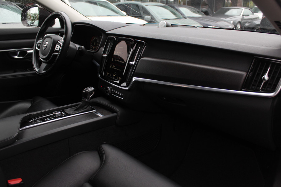 Volvo V90 Cross Country 2.0 D5 Pro / Trekhaak / Panoramadak / Camera / Head-up / Bowers en Wilkens / Luchtvering / 20'' / Keyless / Standverwarming / Stuurverwarming  / Dodehoek / Stoelverwarming / ACC