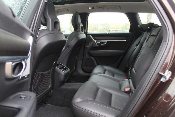 Volvo V90 Cross Country 2.0 D5 Pro / Trekhaak / Panoramadak / Camera / Head-up / Bowers en Wilkens / Luchtvering / 20'' / Keyless / Standverwarming / Stuurverwarming  / Dodehoek / Stoelverwarming / ACC