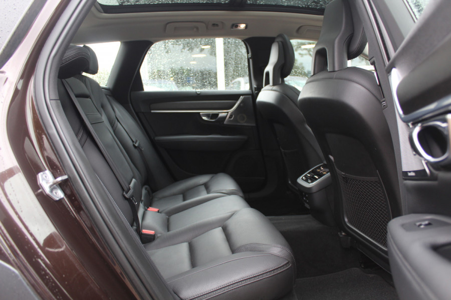 Volvo V90 Cross Country 2.0 D5 Pro / Trekhaak / Panoramadak / Camera / Head-up / Bowers en Wilkens / Luchtvering / 20'' / Keyless / Standverwarming / Stuurverwarming  / Dodehoek / Stoelverwarming / ACC