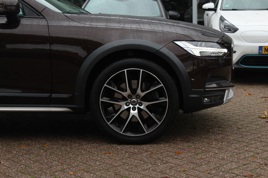 Volvo V90 Cross Country 2.0 D5 Pro / Trekhaak / Panoramadak / Camera / Head-up / Bowers en Wilkens / Luchtvering / 20'' / Keyless / Standverwarming / Stuurverwarming  / Dodehoek / Stoelverwarming / ACC