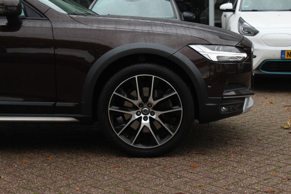 Volvo V90 Cross Country 2.0 D5 Pro / Trekhaak / Panoramadak / Camera / Head-up / Bowers en Wilkens / Luchtvering / 20'' / Keyless / Standverwarming / Stuurverwarming  / Dodehoek / Stoelverwarming / ACC