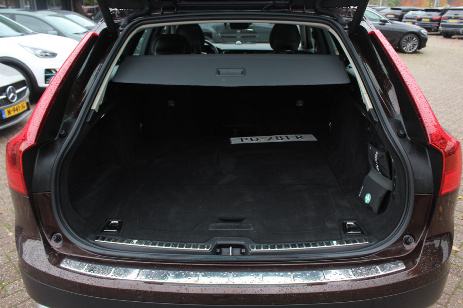 Volvo V90 Cross Country 2.0 D5 Pro / Trekhaak / Panoramadak / Camera / Head-up / Bowers en Wilkens / Luchtvering / 20'' / Keyless / Standverwarming / Stuurverwarming  / Dodehoek / Stoelverwarming / ACC