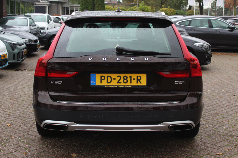 Volvo V90 Cross Country 2.0 D5 Pro / Trekhaak / Panoramadak / Camera / Head-up / Bowers en Wilkens / Luchtvering / 20'' / Keyless / Standverwarming / Stuurverwarming  / Dodehoek / Stoelverwarming / ACC