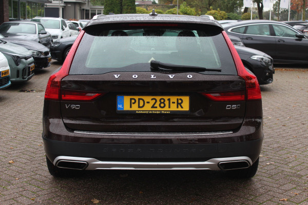 Volvo V90 Cross Country 2.0 D5 Pro / Trekhaak / Panoramadak / Camera / Head-up / Bowers en Wilkens / Luchtvering / 20'' / Keyless / Standverwarming / Stuurverwarming  / Dodehoek / Stoelverwarming / ACC