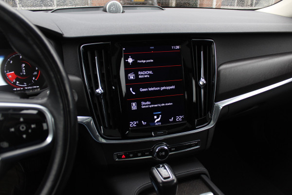 Volvo V90 Cross Country 2.0 D5 Pro / Trekhaak / Panoramadak / Camera / Head-up / Bowers en Wilkens / Luchtvering / 20'' / Keyless / Standverwarming / Stuurverwarming  / Dodehoek / Stoelverwarming / ACC