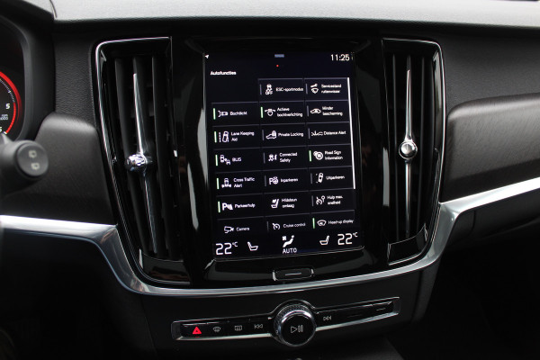 Volvo V90 Cross Country 2.0 D5 Pro / Trekhaak / Panoramadak / Camera / Head-up / Bowers en Wilkens / Luchtvering / 20'' / Keyless / Standverwarming / Stuurverwarming  / Dodehoek / Stoelverwarming / ACC