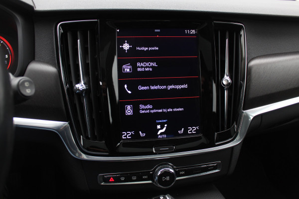 Volvo V90 Cross Country 2.0 D5 Pro / Trekhaak / Panoramadak / Camera / Head-up / Bowers en Wilkens / Luchtvering / 20'' / Keyless / Standverwarming / Stuurverwarming  / Dodehoek / Stoelverwarming / ACC