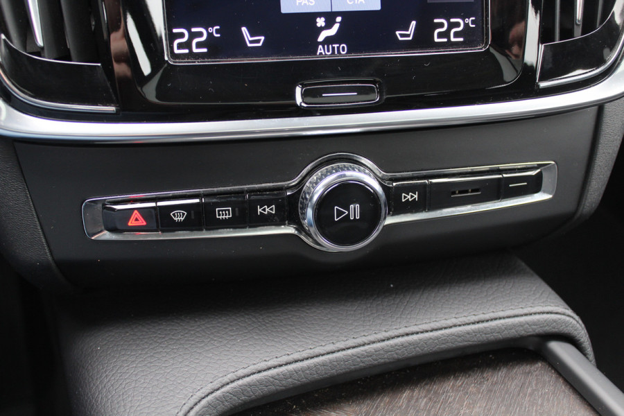 Volvo V90 Cross Country 2.0 D5 Pro / Trekhaak / Panoramadak / Camera / Head-up / Bowers en Wilkens / Luchtvering / 20'' / Keyless / Standverwarming / Stuurverwarming  / Dodehoek / Stoelverwarming / ACC