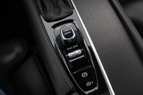 Volvo V90 Cross Country 2.0 D5 Pro / Trekhaak / Panoramadak / Camera / Head-up / Bowers en Wilkens / Luchtvering / 20'' / Keyless / Standverwarming / Stuurverwarming  / Dodehoek / Stoelverwarming / ACC